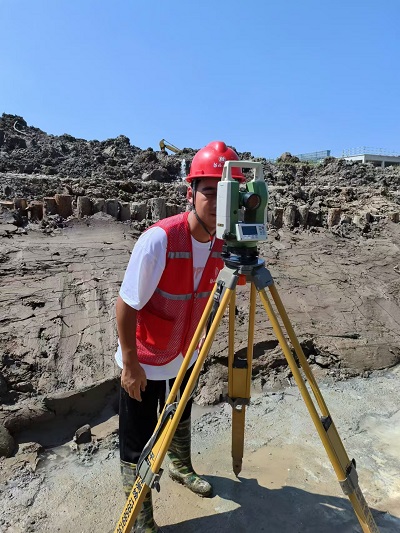 测量放线.jpg 测量放线.jpg