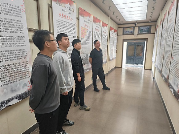 参观定远县博物馆 .jpg 参观定远县博物馆 .jpg